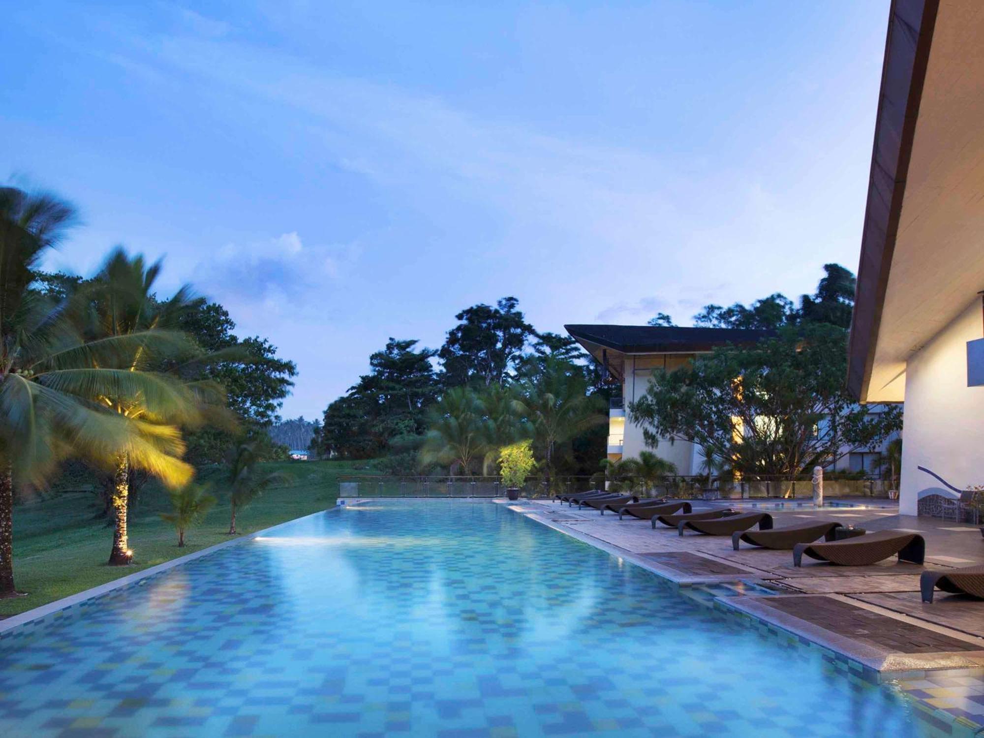 Novotel Manado Golf Resort&Convention Center Exterior foto