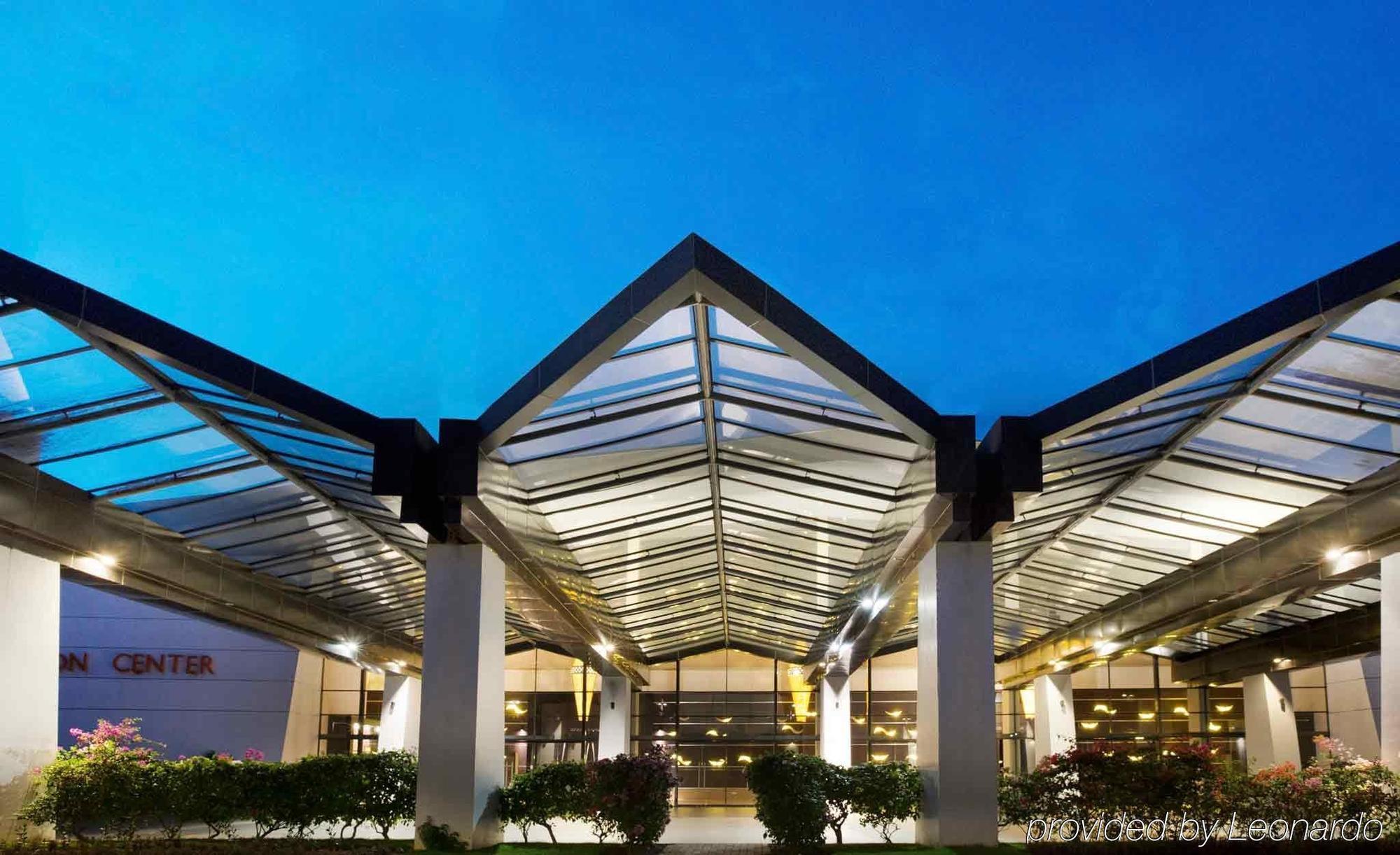 Novotel Manado Golf Resort&Convention Center Exterior foto